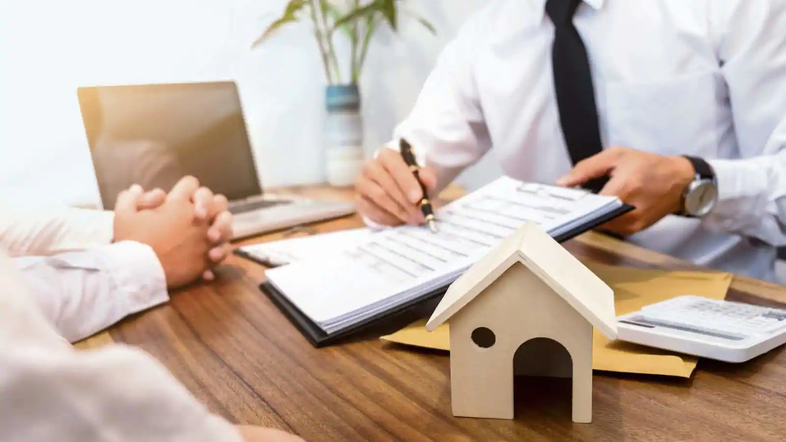 The Actual Difference between Floating and Fixed Interest Rate on Home Loan – Explained!