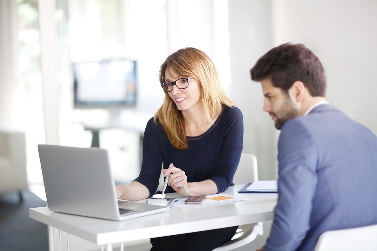 Pros And Cons of Using Discount Brokers