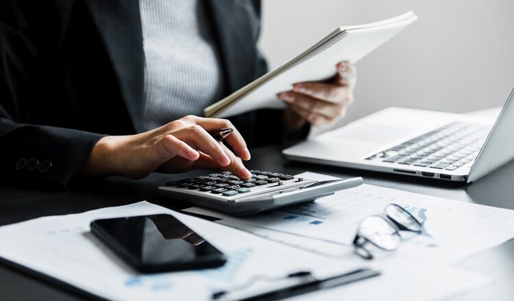 The True Cost of In-House Accounting vs. Hiring a Professional Service